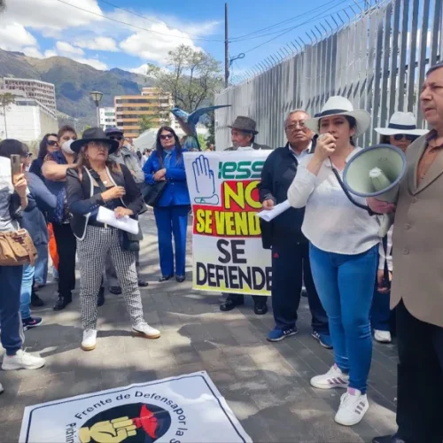 Los jubilados reclaman que, además de esta iniciativa legal, el Ejecutivo ha incumplido con la devolución del IVA, lo que afecta directamente su ya precaria economía.