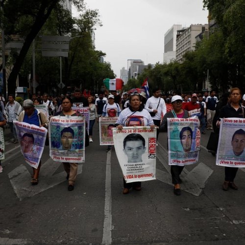 MEXICO: familias de los 43 asesinados acusan la falta de avances en el caso de Ayotzinapa