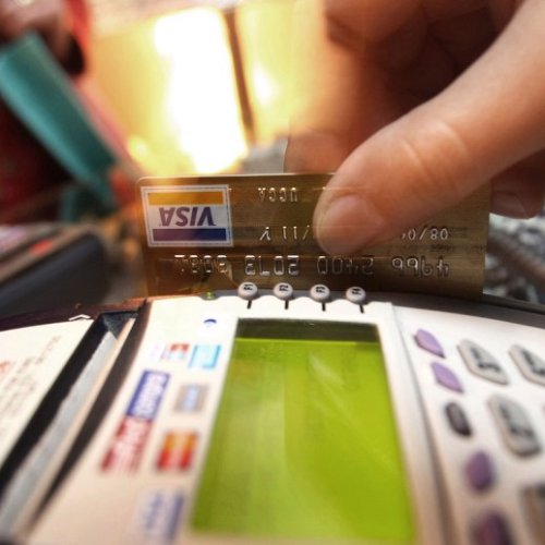 21 Julio 2009.
Produccion sobre la Compra de Tarjetas de Credito Bancarias, fotografias realizadas en tienda Zapatera Ubicada en Alonso de Cordova 3834
fotos, Patricio Fuentes Y. / La Tercera.