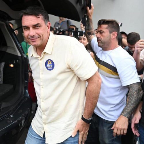 UN CHANTA: la Policía de Brasil investiga si Flávio Bolsonaro huyó a EEUU por Misiones