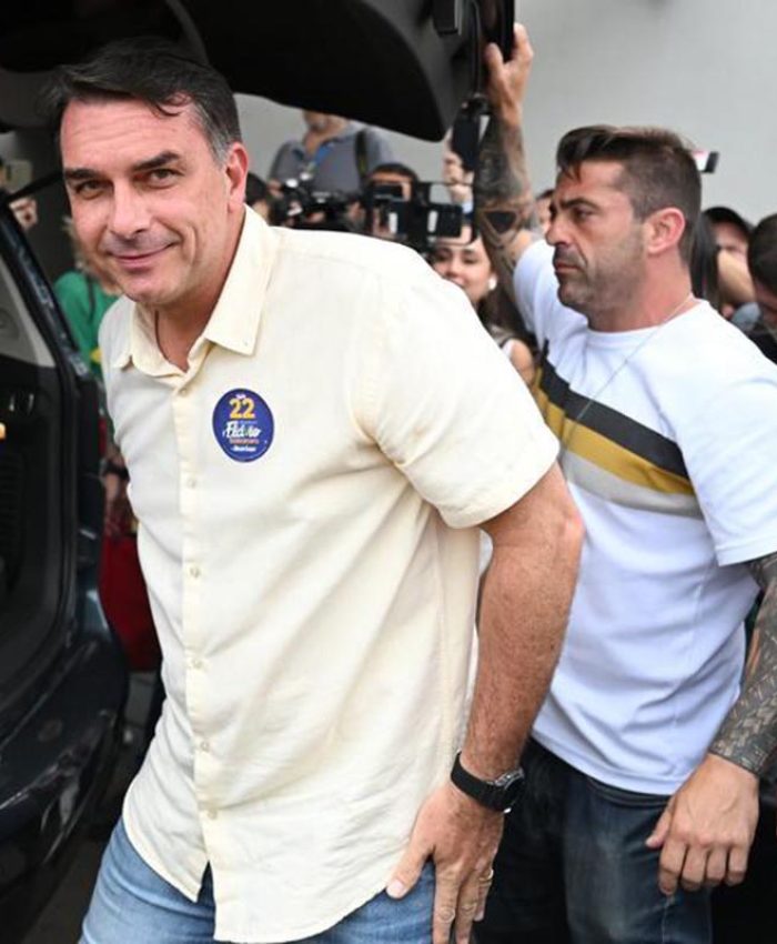 UN CHANTA: la Policía de Brasil investiga si Flávio Bolsonaro huyó a EEUU por Misiones