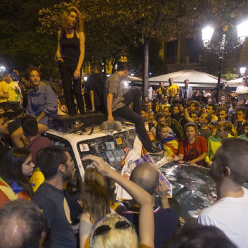 España: Los independentistas siguen en la calle para exigir la libertad de los detenidos