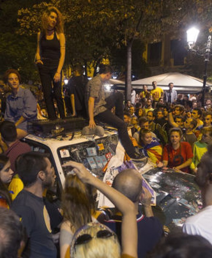 España: Los independentistas siguen en la calle para exigir la libertad de los detenidos