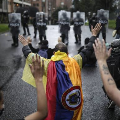 COLOMBIA: policía reprime manifestación durante el primer paro nacional contra De la Espriella en rechazo a sus políticas económicas y de seguridad