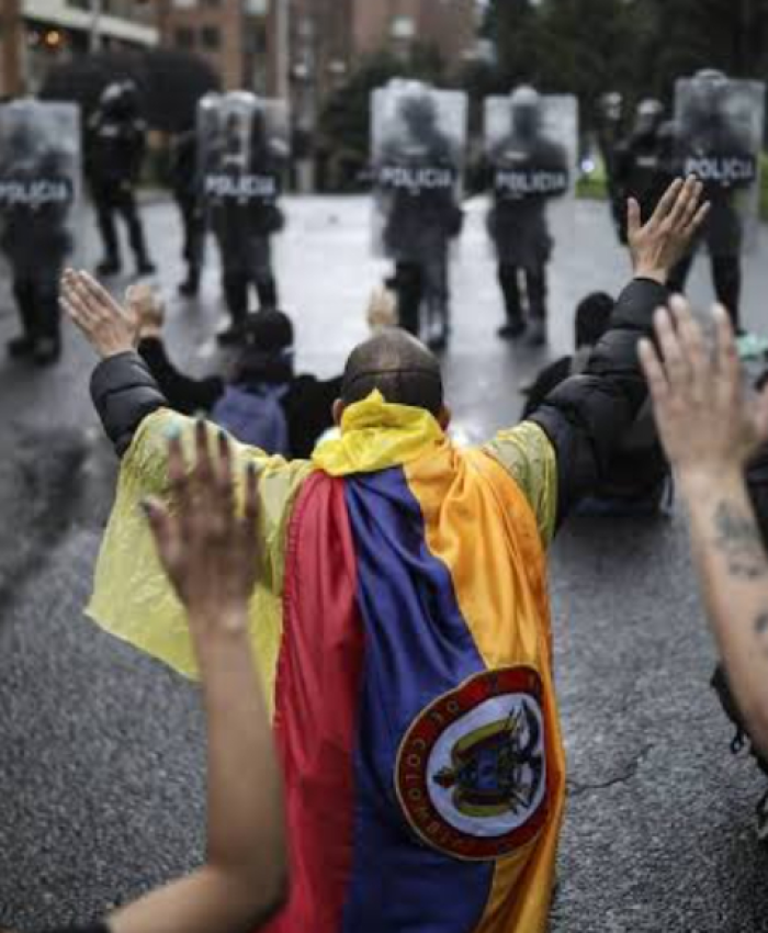 COLOMBIA: policía reprime manifestación durante el primer paro nacional contra De la Espriella en rechazo a sus políticas económicas y de seguridad