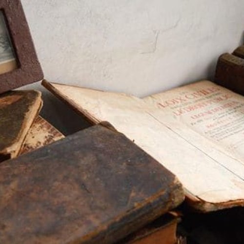 Secuestraron colecciones arqueológicas y hallaron un documento firmado por Domingo Faustino Sarmiento
