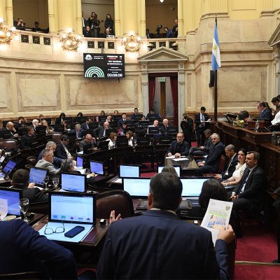 El Senado aprobó la nueva Ley de inocencia fiscal con la que Caputo espera absorber los “dólares del colchón”
