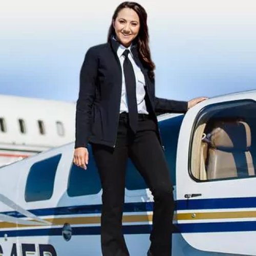 La odisea de la mujer piloto que busca educar a millones de niñas