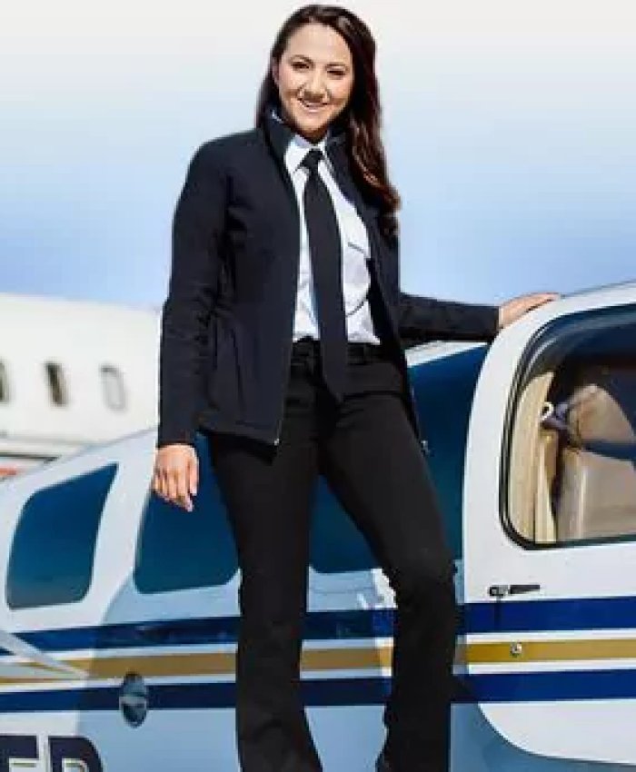 La odisea de la mujer piloto que busca educar a millones de niñas