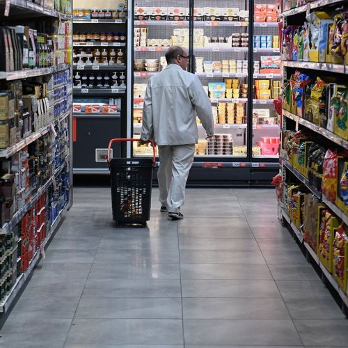 «Las burbujas siguen sin aparecer»: el consumo masivo sigue para abajo y en febrero cayó otro 10,3%