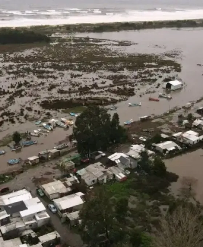 CHILE: el Gobierno decreta estado de catástrofe luego del intenso temporal que deja al menos diez muertos y más de 100 mil personas aisladas