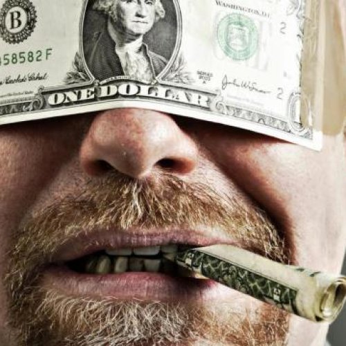 Empresarios que recibieron ayuda del Gobierno para pagar sueldos habrían destinado el dinero a comprar dólares