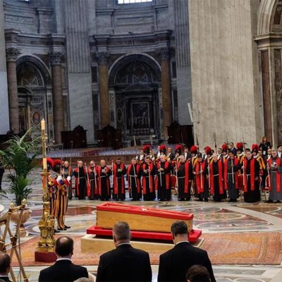 Roma colapsada por la masiva afluencia de turistas que quieren despedir al Papa