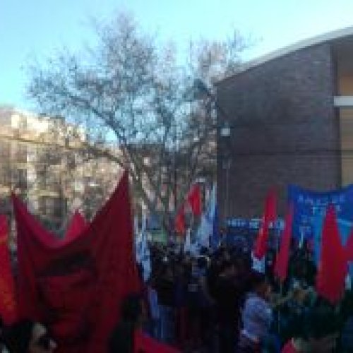 ¿Dónde está Santiago Maldonado? Cientos de sanjuaninxs se concentraron en la Plaza 25 para exigir la aparición con vida del joven