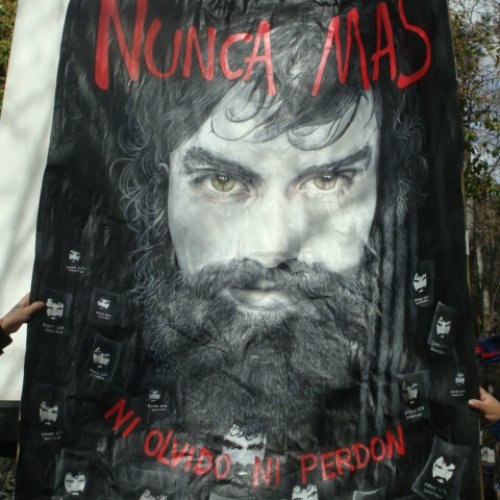 Fue procesado el médico que difundió las fotos del cuerpo de Santiago Maldonado