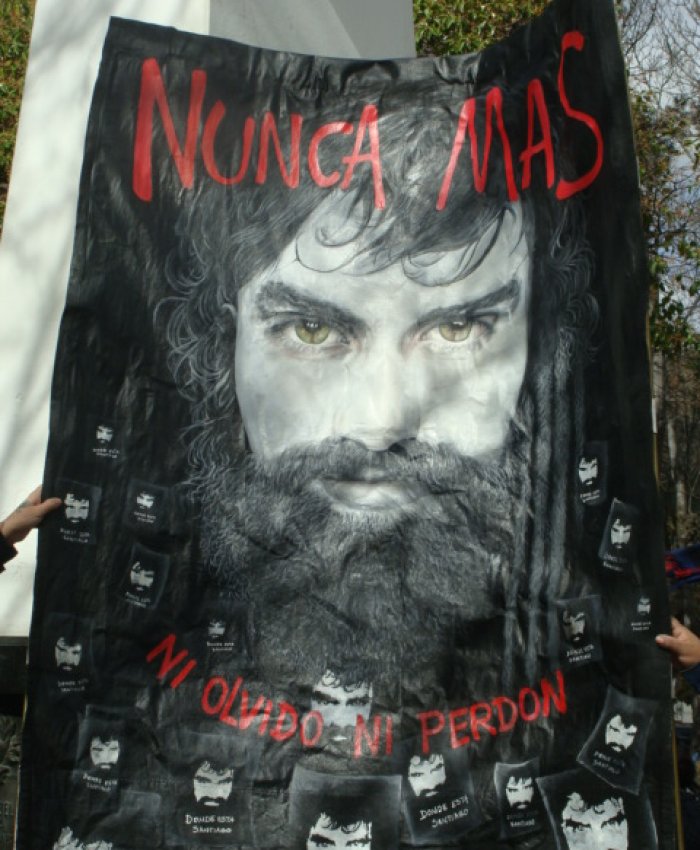Fue procesado el médico que difundió las fotos del cuerpo de Santiago Maldonado