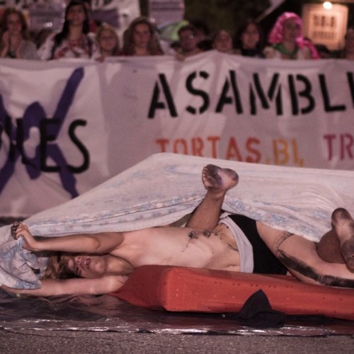 Foto de portada: Gerardo Larreta performance Protocolo Anti-Sabana en Marcha del Orgullo LGBTIQ San Juan 2017