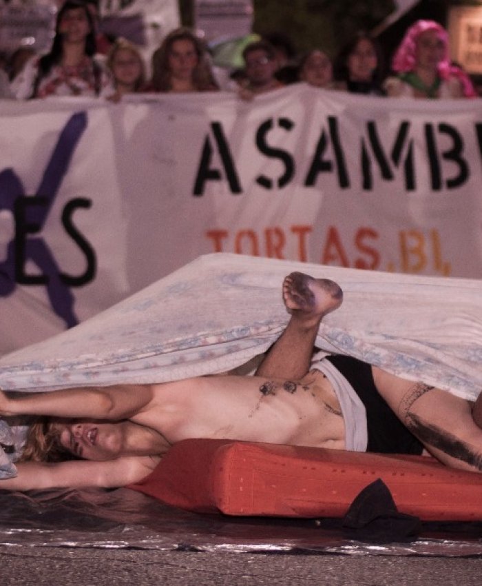 Foto de portada: Gerardo Larreta performance Protocolo Anti-Sabana en Marcha del Orgullo LGBTIQ San Juan 2017