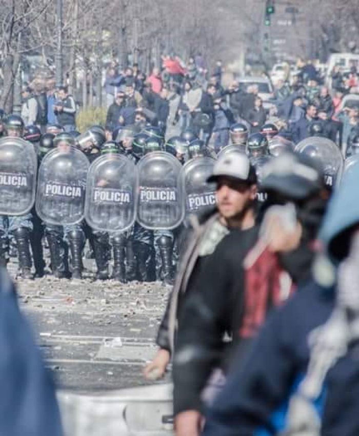 Reprimimen a los trabajadores del Astillero Río Santiago