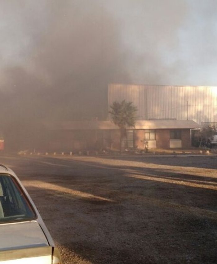 Tras el incendio seguido del despido de 70 empleados, Zoberano trabaja en otro edificio